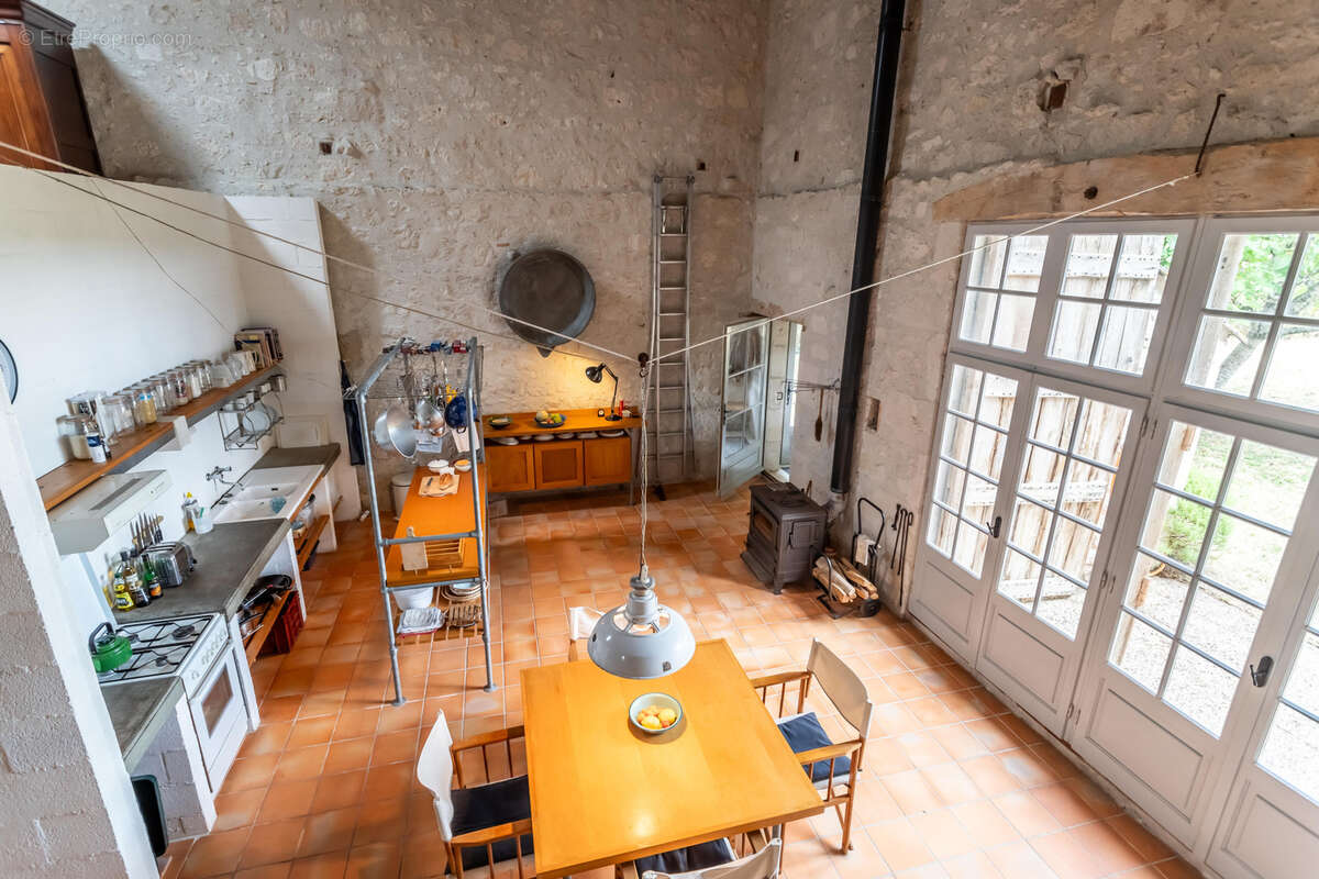 Maison à MONTJOI