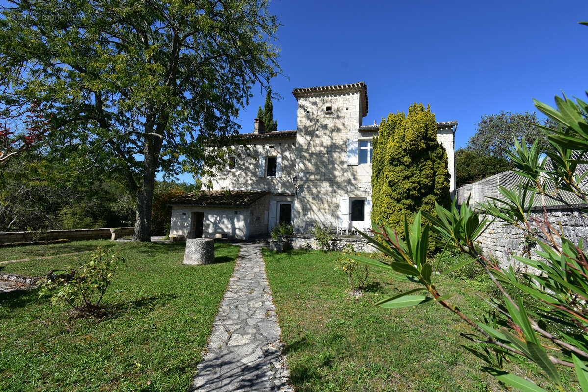 Maison à MONTAIGU-DE-QUERCY