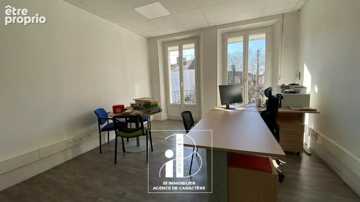 Melun immeuble en toute propriete libre de 402 m² avec ascenceur et parking privatif - photo 11
