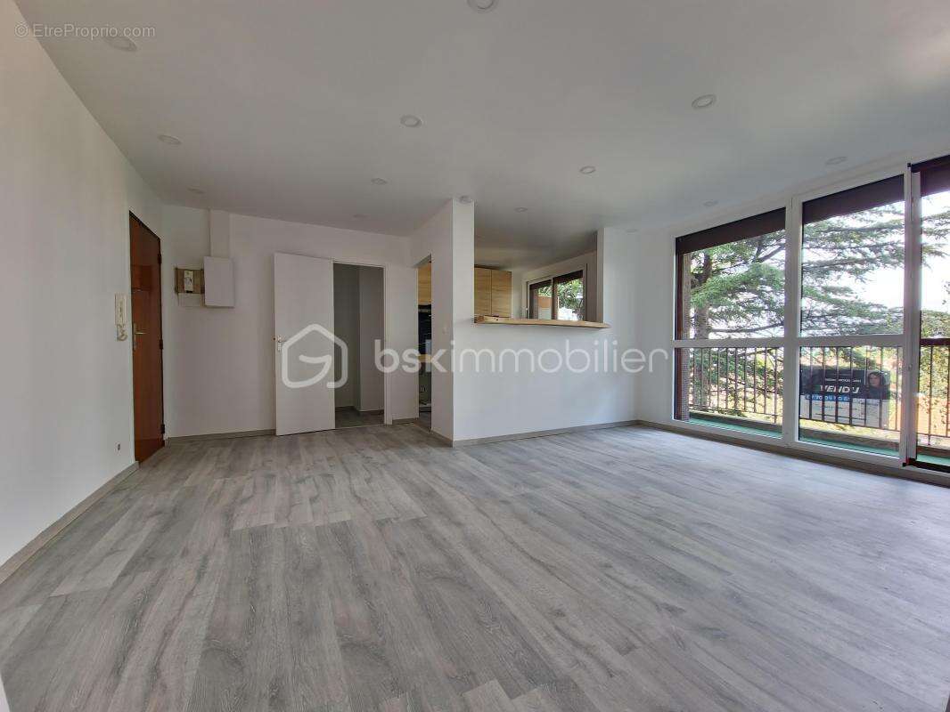 Appartement à LES PAVILLONS-SOUS-BOIS