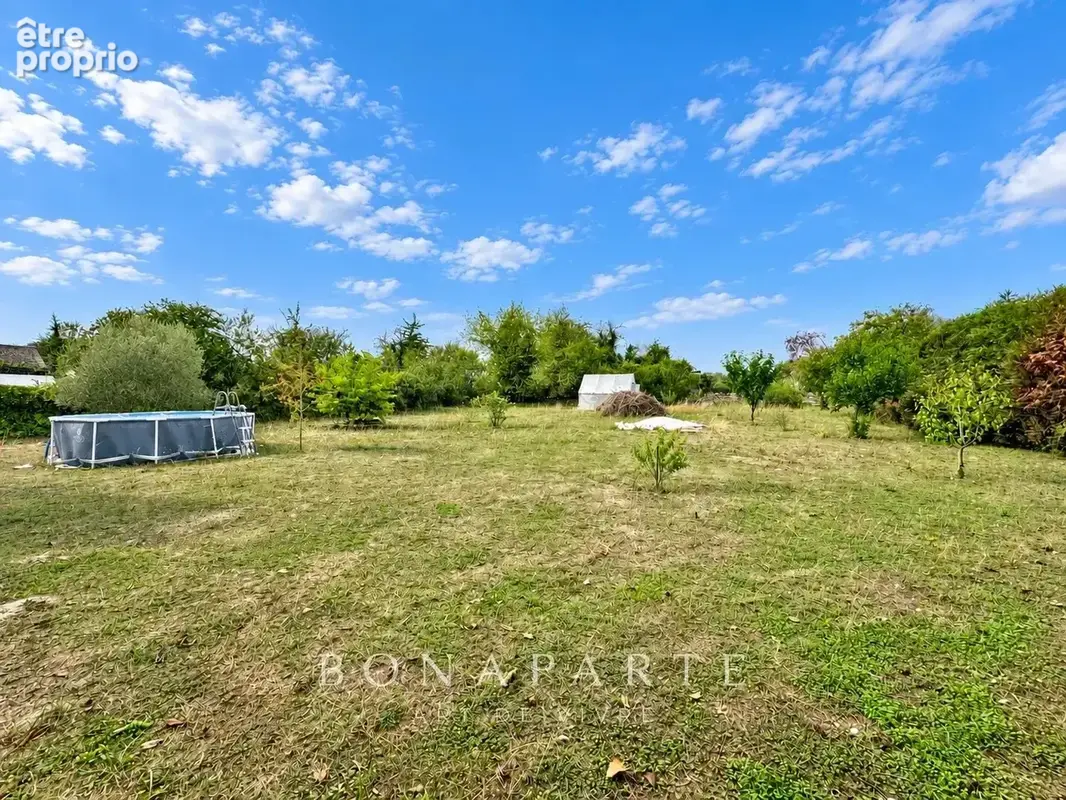 Chacé - maison de caractère en tuffeau – terrain d’environ 3 000 m² – dépendances - photo 2