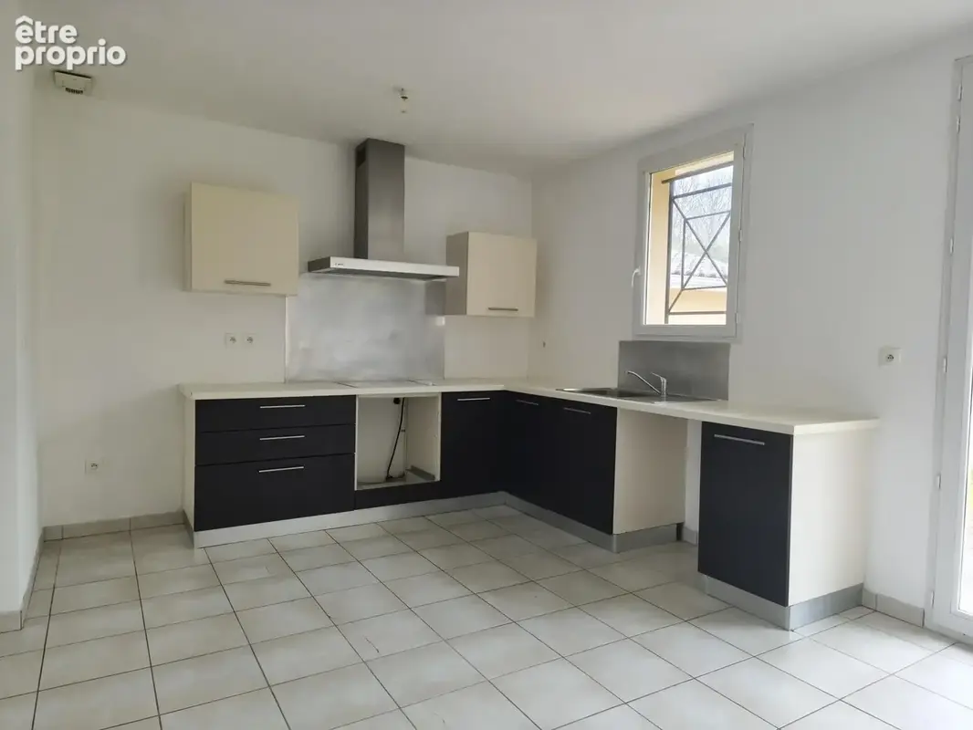 Maison de plain pied avec jardin et garage - photo 3