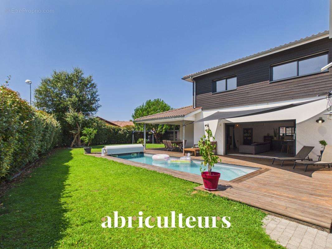 Villa contemporaine de 2018 avec piscine et toit-terrasse en vente à Seignosse Bourg (40510) - photo 2
