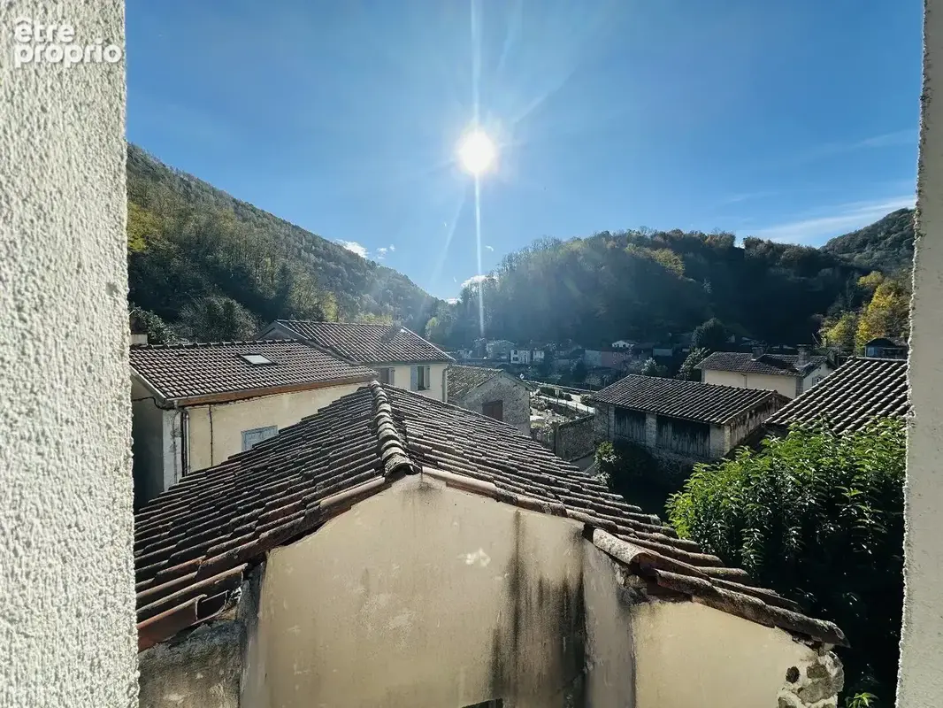 Maison et dépendance centre village de Lacourt 09200 - photo 2