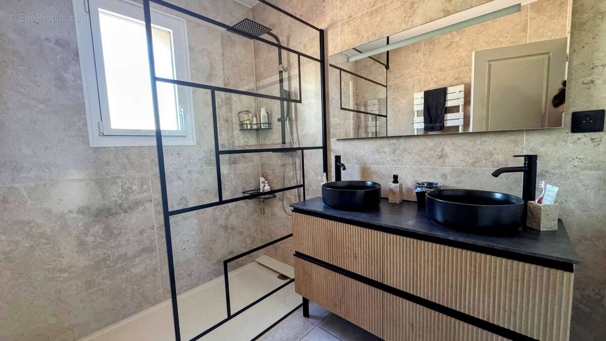 Maison à CHATEAUNEUF-LE-ROUGE