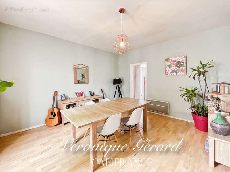 Maison à SAINT-MEDARD-DE-GUIZIERES