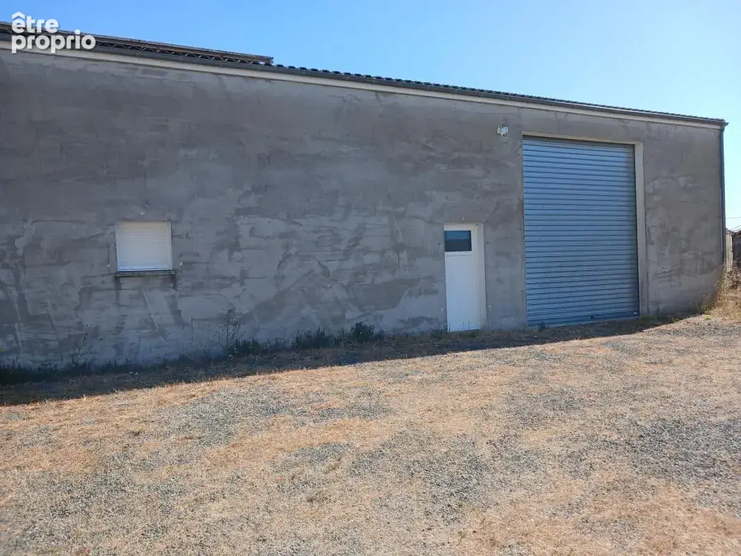 Parking à SAINT-JEAN-D'ANGELY