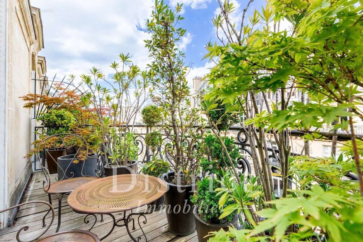 Appartement à PARIS-17E