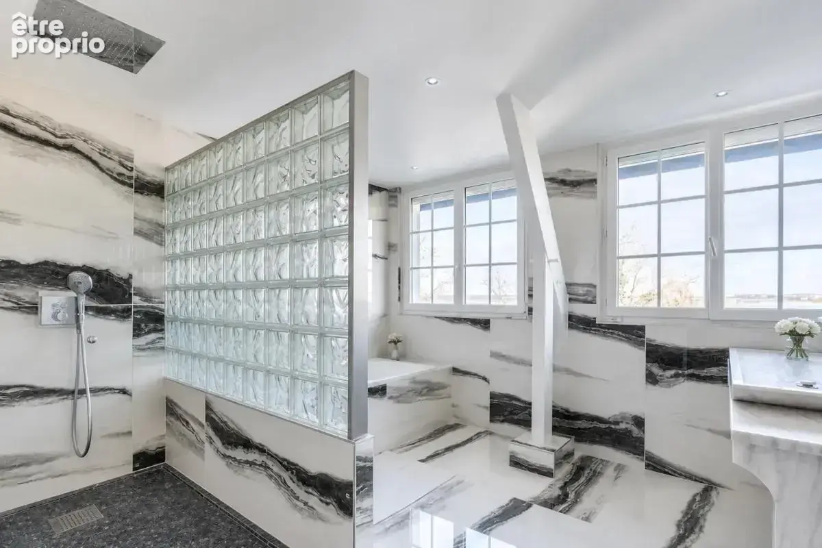 Villa de prestige à Saint-Laurent-de-Mur 450 m² - photo 8