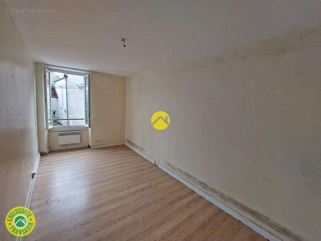 Maison avec dépendance et terrains - photo 14