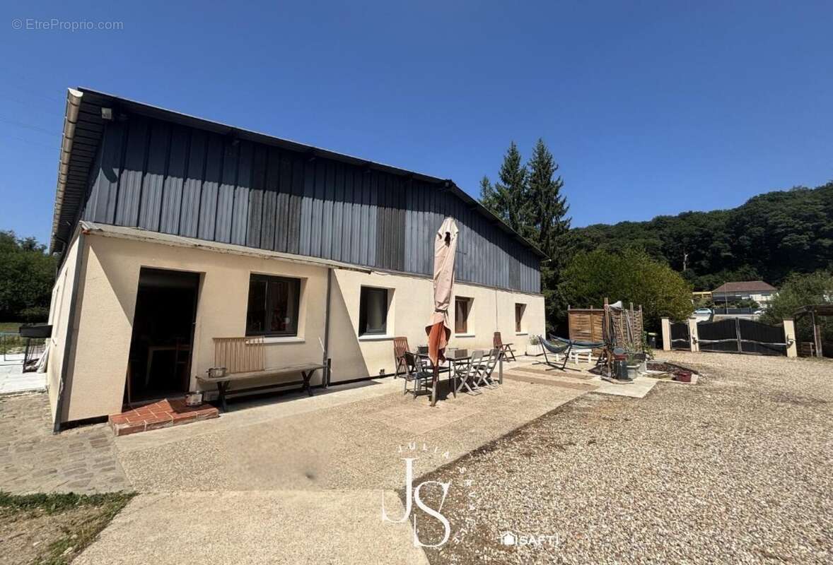 Maison 167 m² à Maulevrier-Sainte-Gertrude  - photo 2