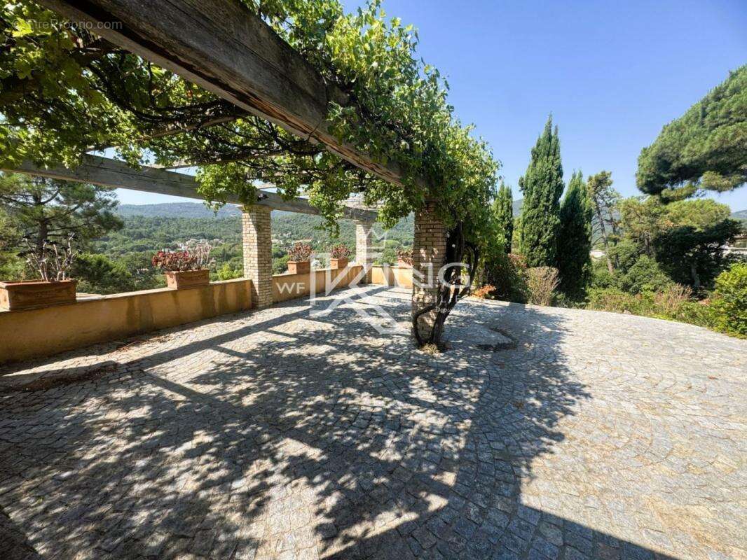 Maison à PLAN-DE-LA-TOUR