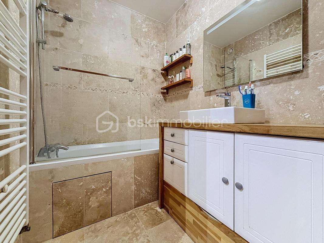 Appartement à EZANVILLE