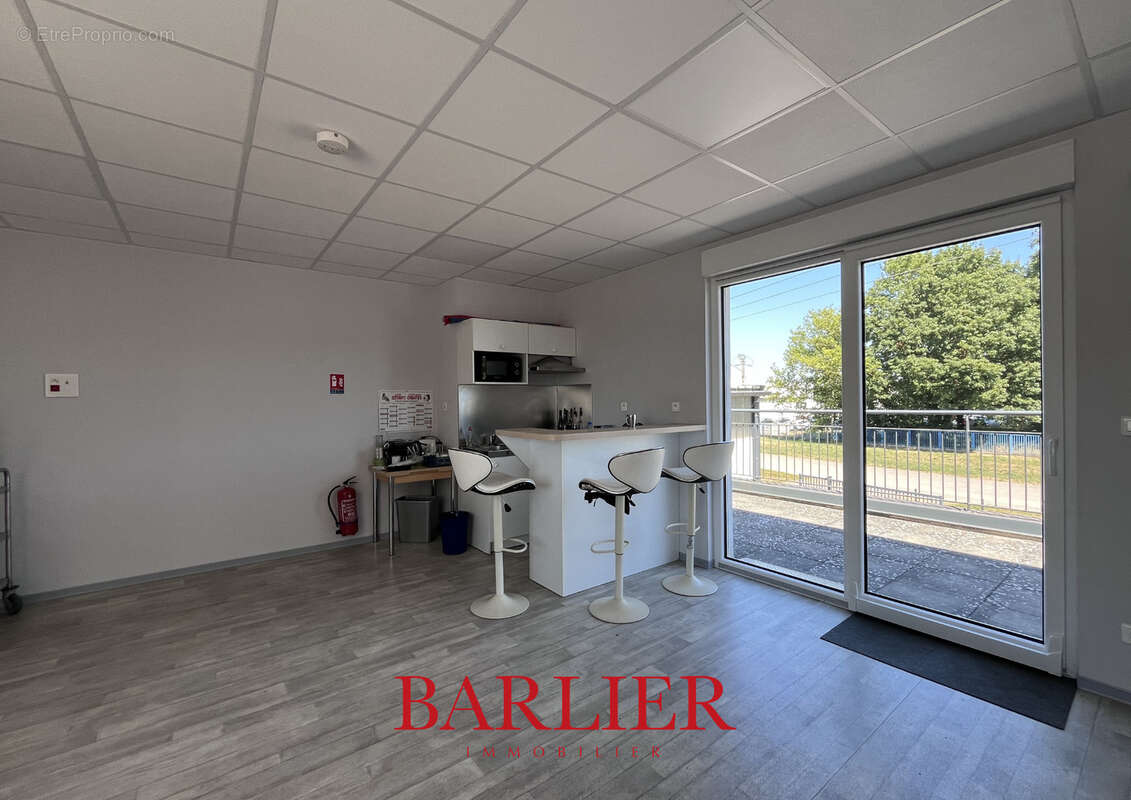 Bureaux de 200m2 et entrepôts de 200m2 - photo 12