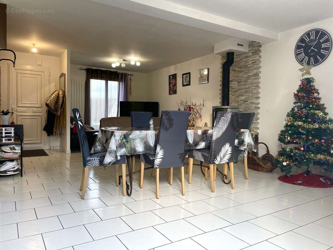 Séjour - Maison à BONNETABLE