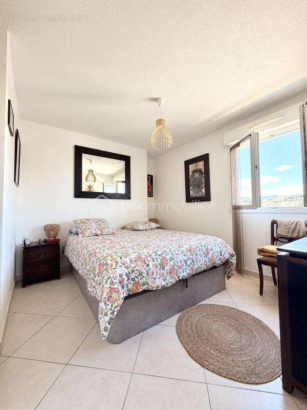 Appartement à SAINT-LAURENT-DU-VAR