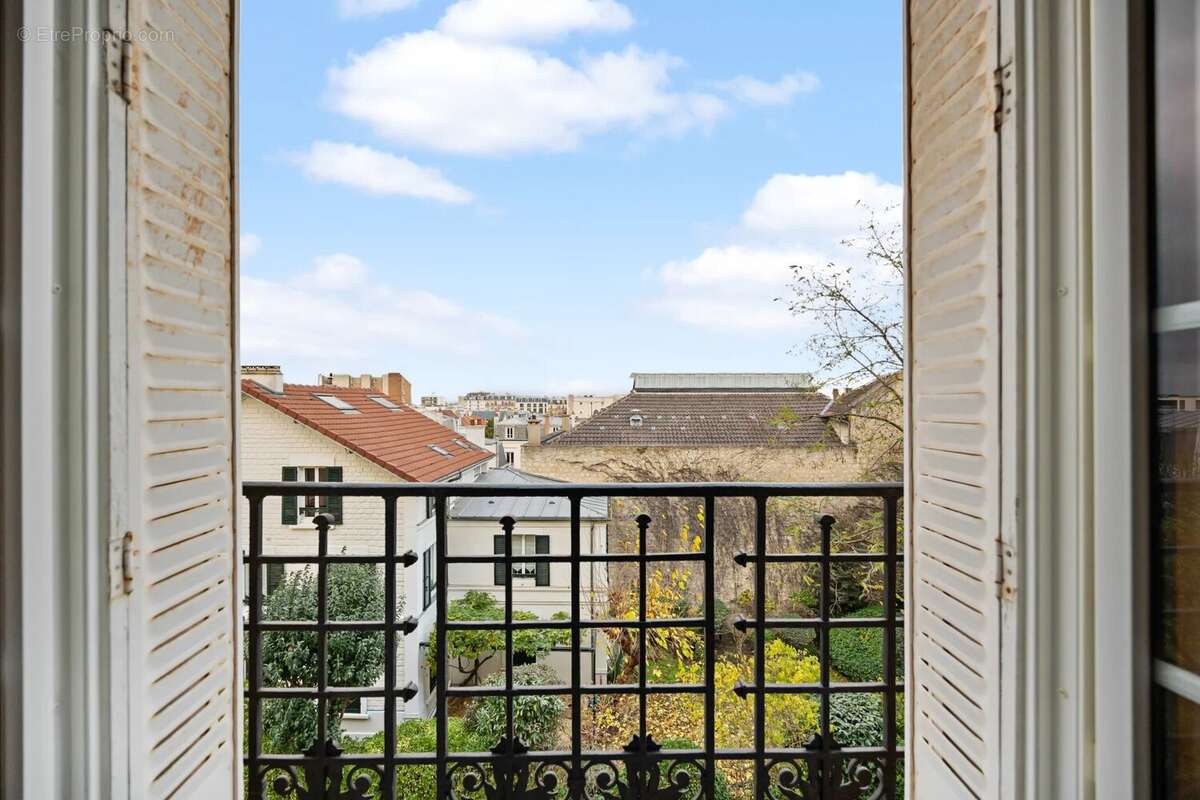 Appartement à COURBEVOIE