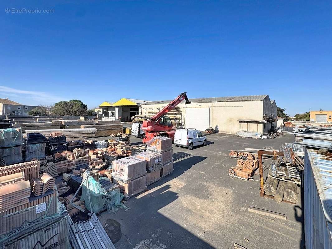 Commerce à VIAS
