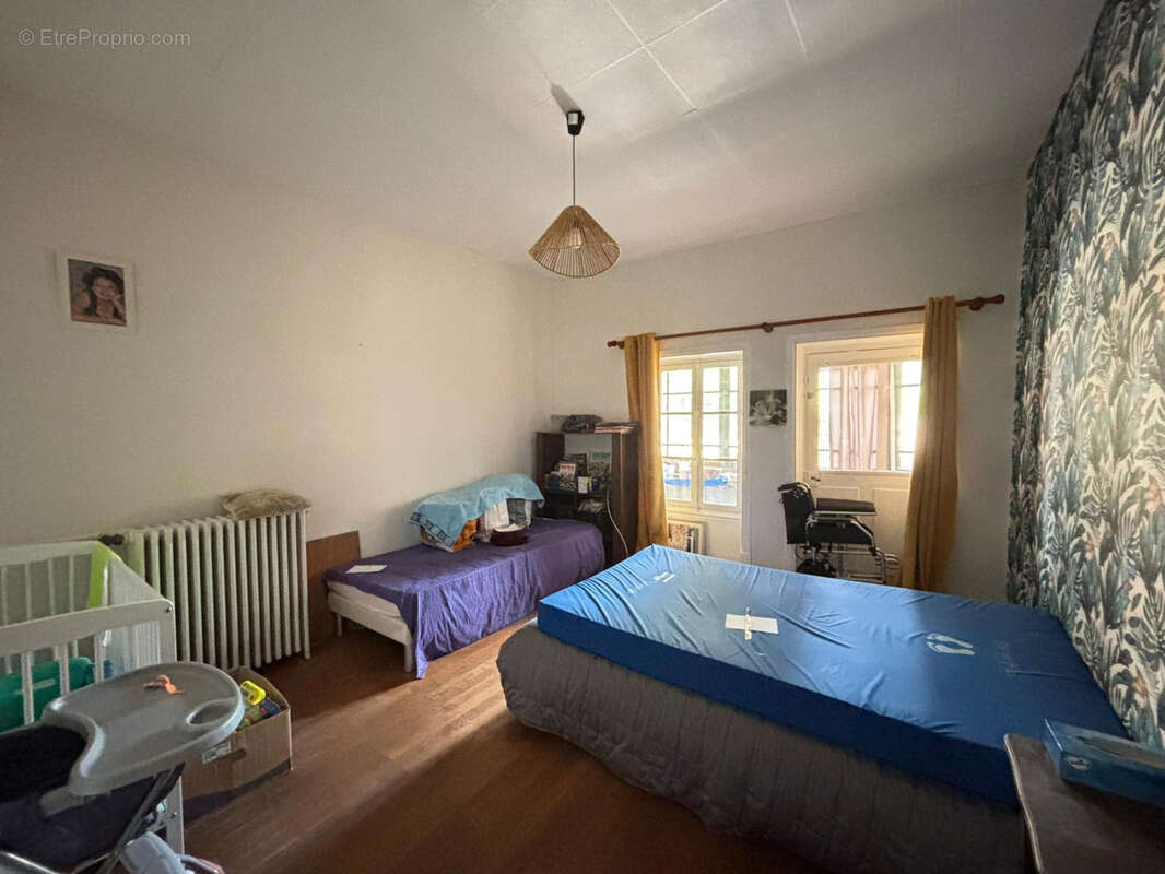 Maison à BAGE-LE-CHATEL