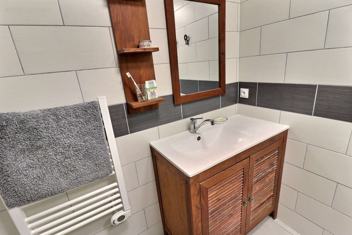 Maison à SAINT-BAUZILLE-DE-MONTMEL