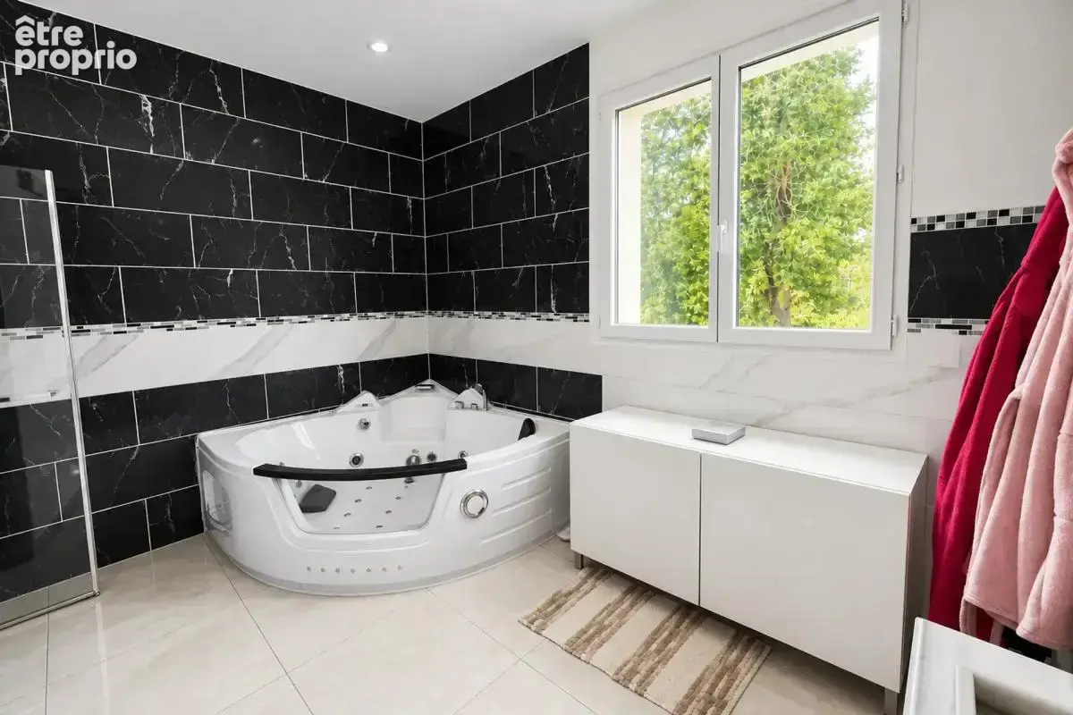 Maison de 7 pièces de 230 m² à Dammarie-les-Lys - photo 5