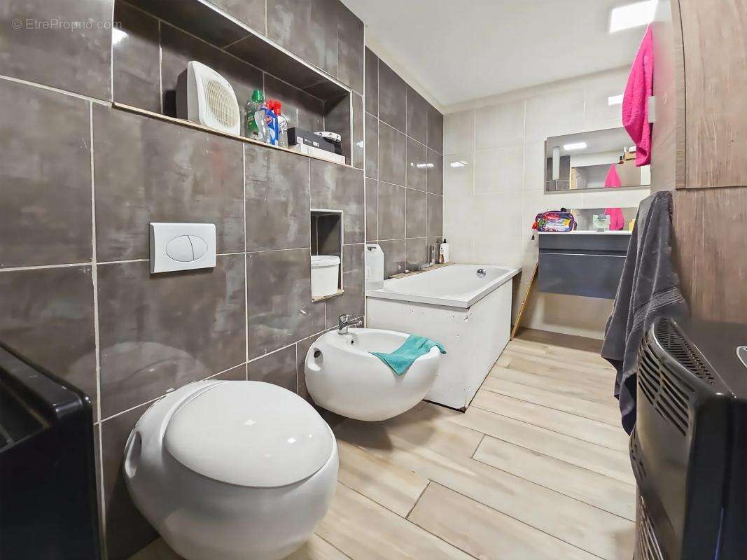 Maison à QUIEVRECHAIN