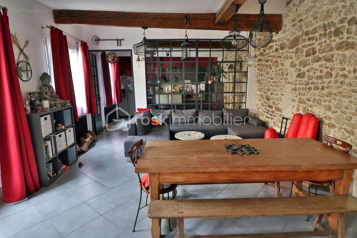 Maison de caractère de 185 m² – Terrasse de 22 m², pierres apparentes, loft et prestations de confort - photo 6