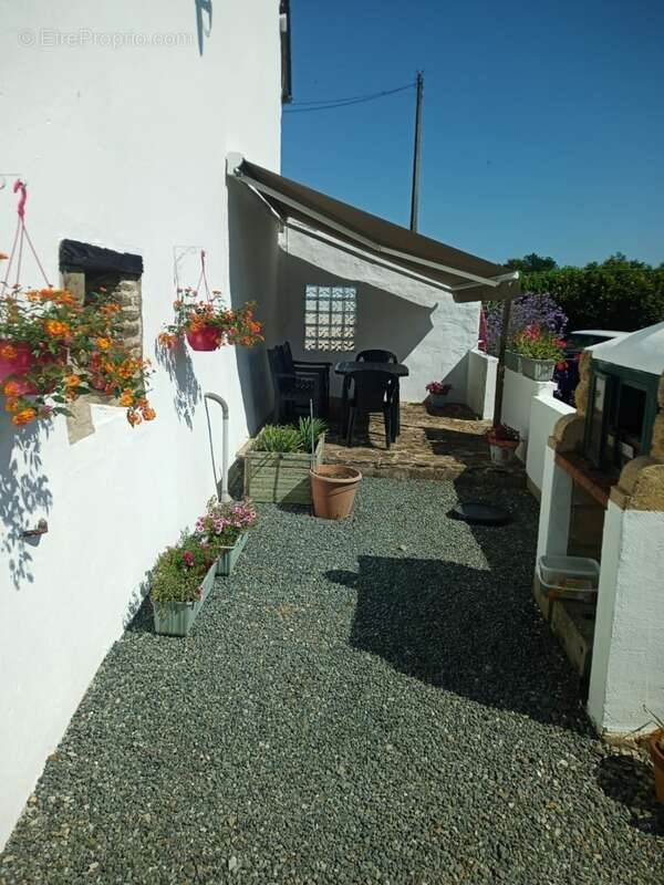 Maison à CLEDEN-POHER