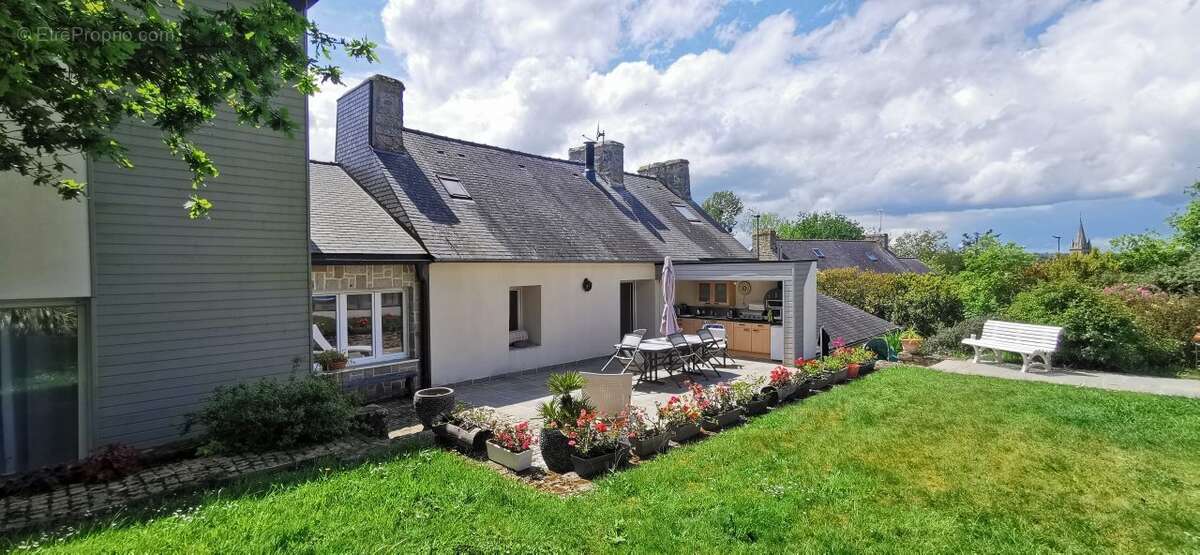 Maison à SAINT-CARREUC