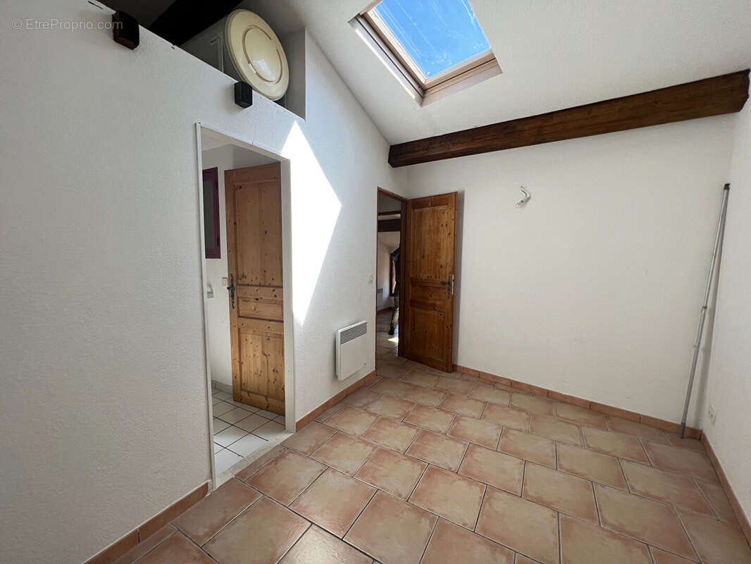 Appartement T3 (56 m²) en vente à LA ROQUEBRUSSANNE - photo 6