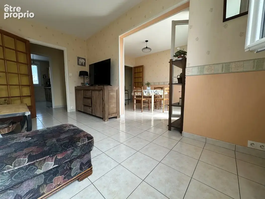 Agréable appartement avec balcon et garage à Arpajon sur Cère - photo 4
