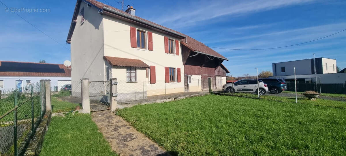 Maison a renover avec grange et ecurie- proche suisse - photo 2