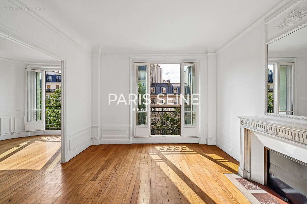 Appartement à PARIS-7E