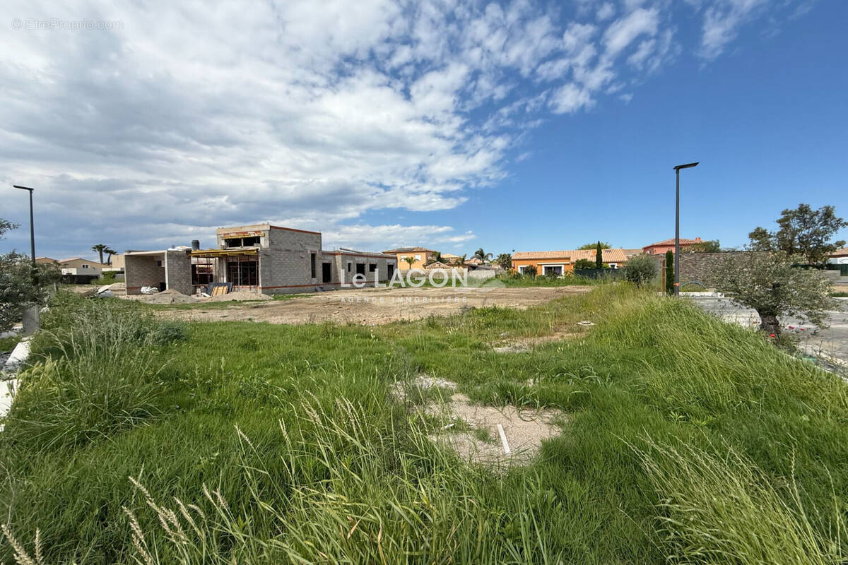Terrain à SAINT-CYPRIEN