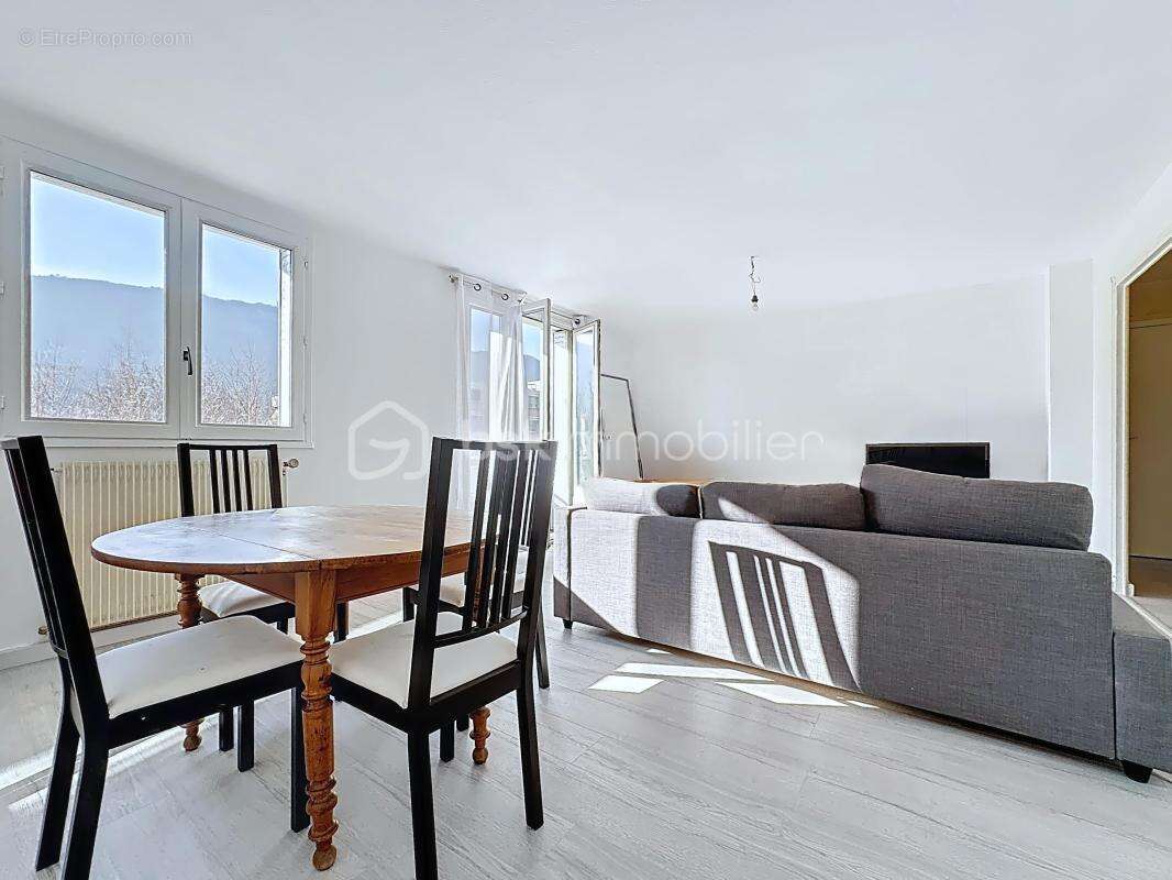 Appartement à FONTAINE