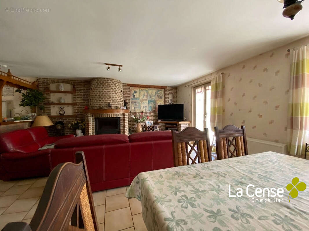 Maison à PERONNE-EN-MELANTOIS