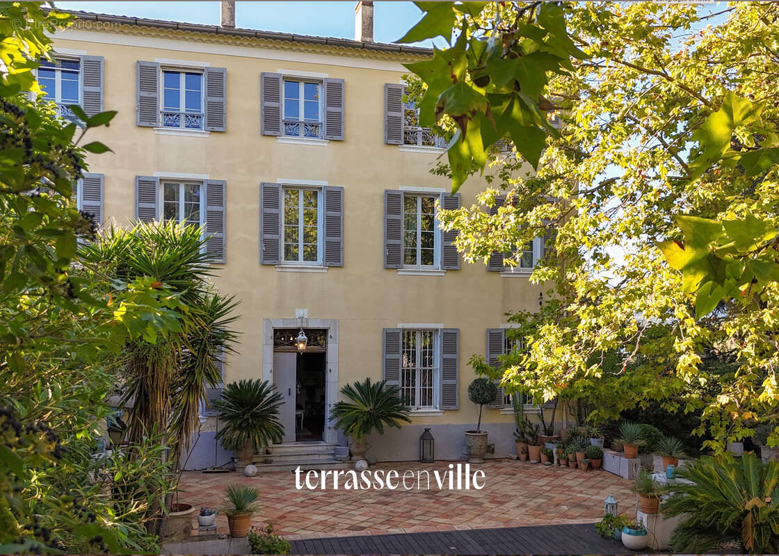Appartement à LA CRAU