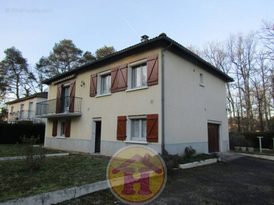 Maison à SAINT-LAURENT-SUR-GORRE