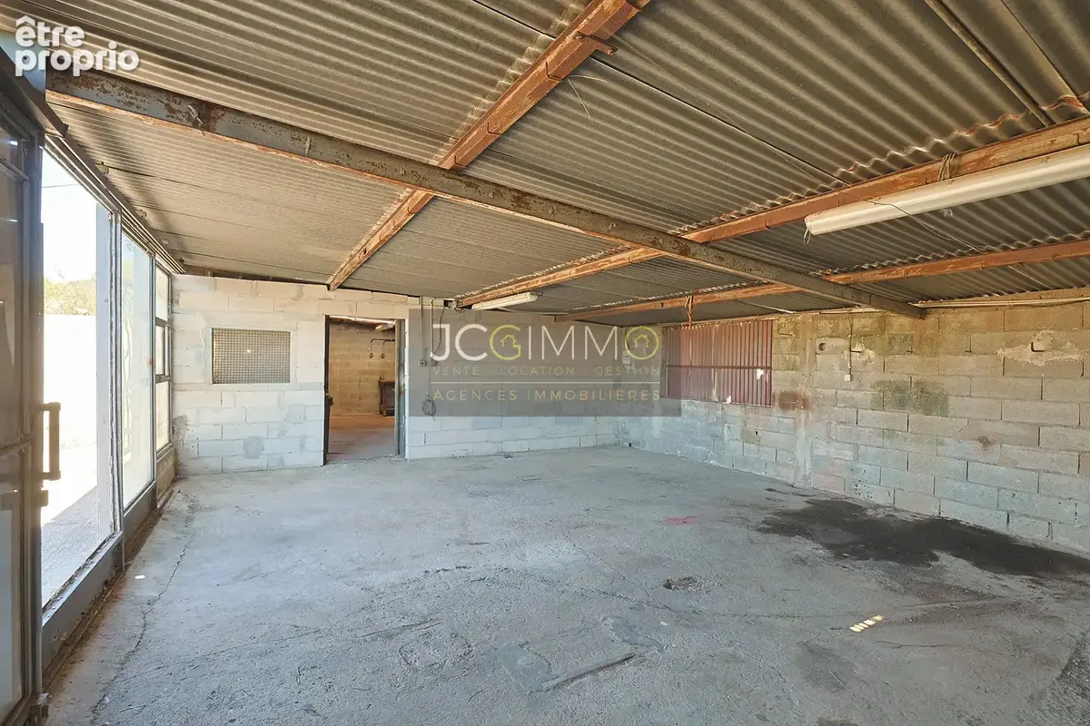 La farlède   terrain plat de 2 549 m2   maison t3 à rénover + hangar - photo 9