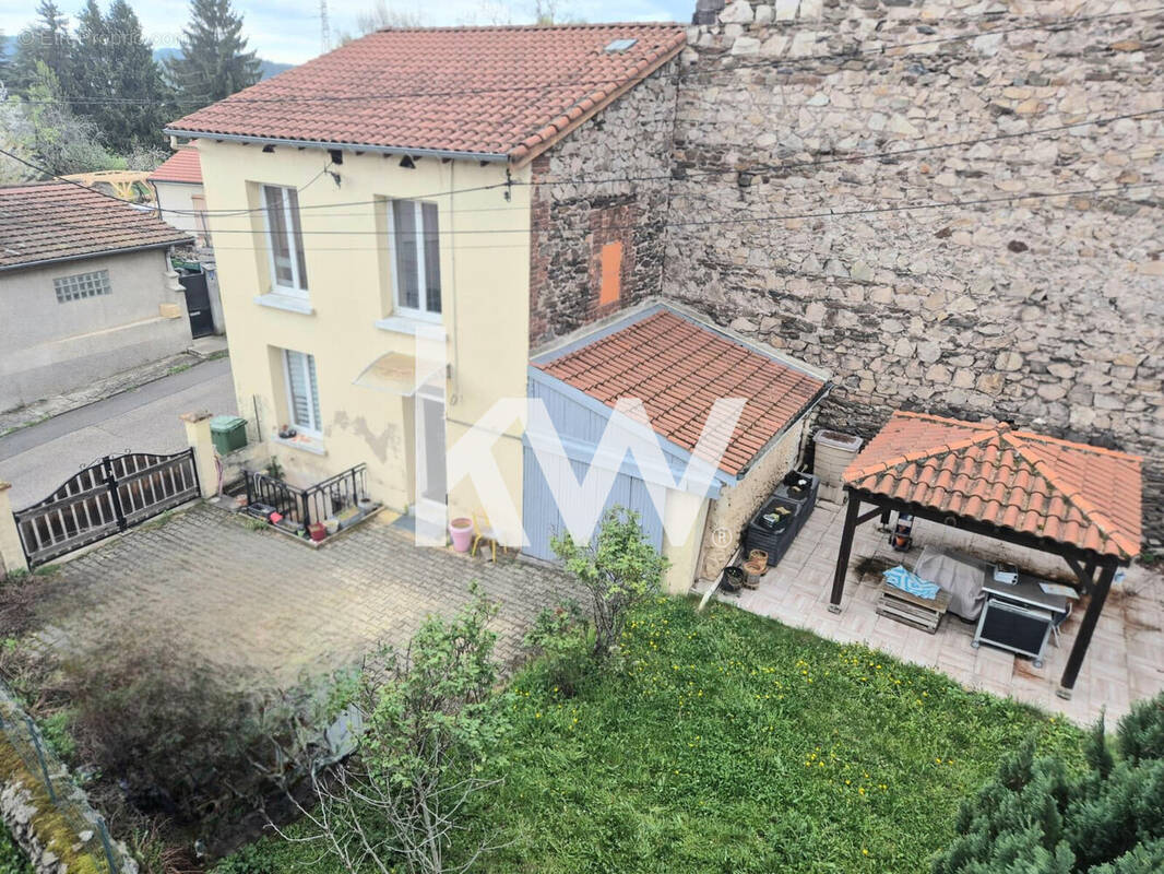 Maison à LE CHAMBON-FEUGEROLLES
