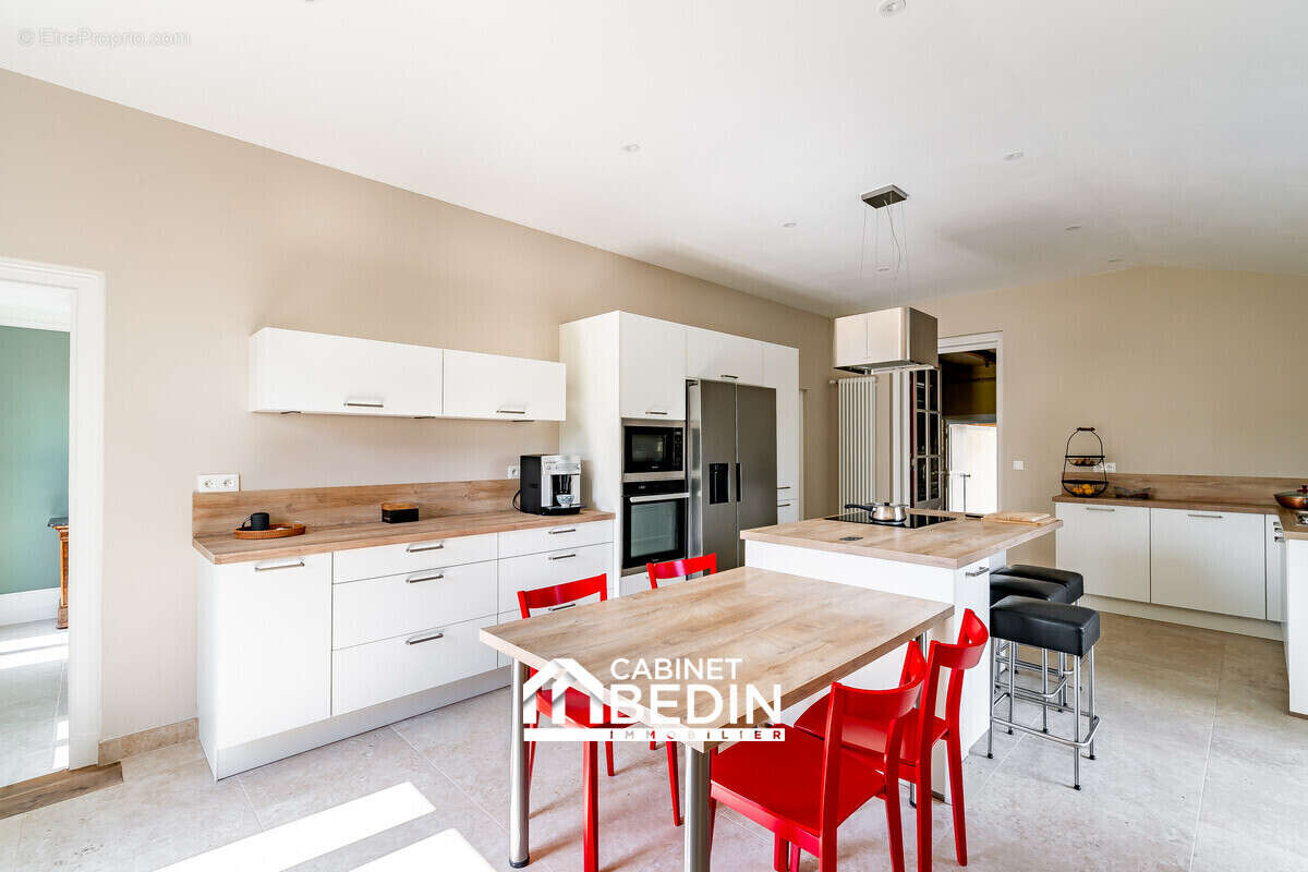 Maison 302 m² à Bourg  - photo 6