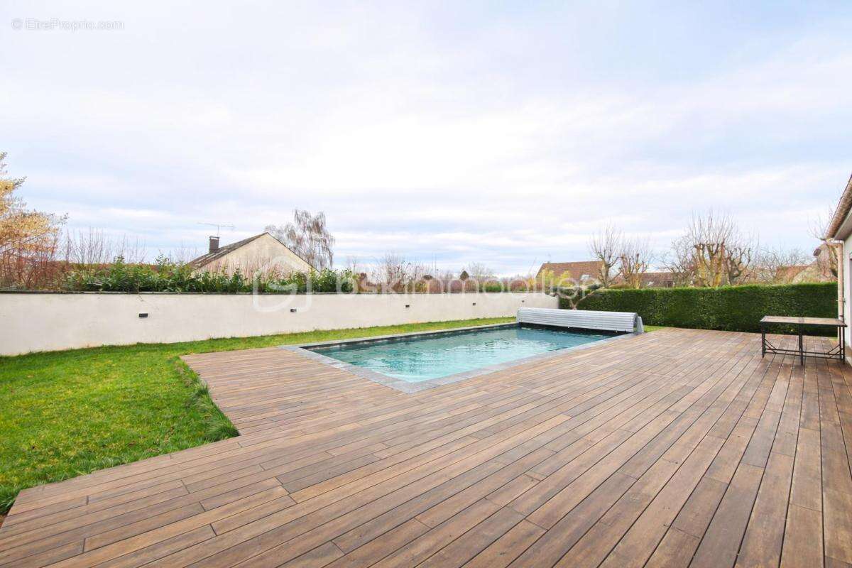 Maison à LE PLESSIS-BELLEVILLE