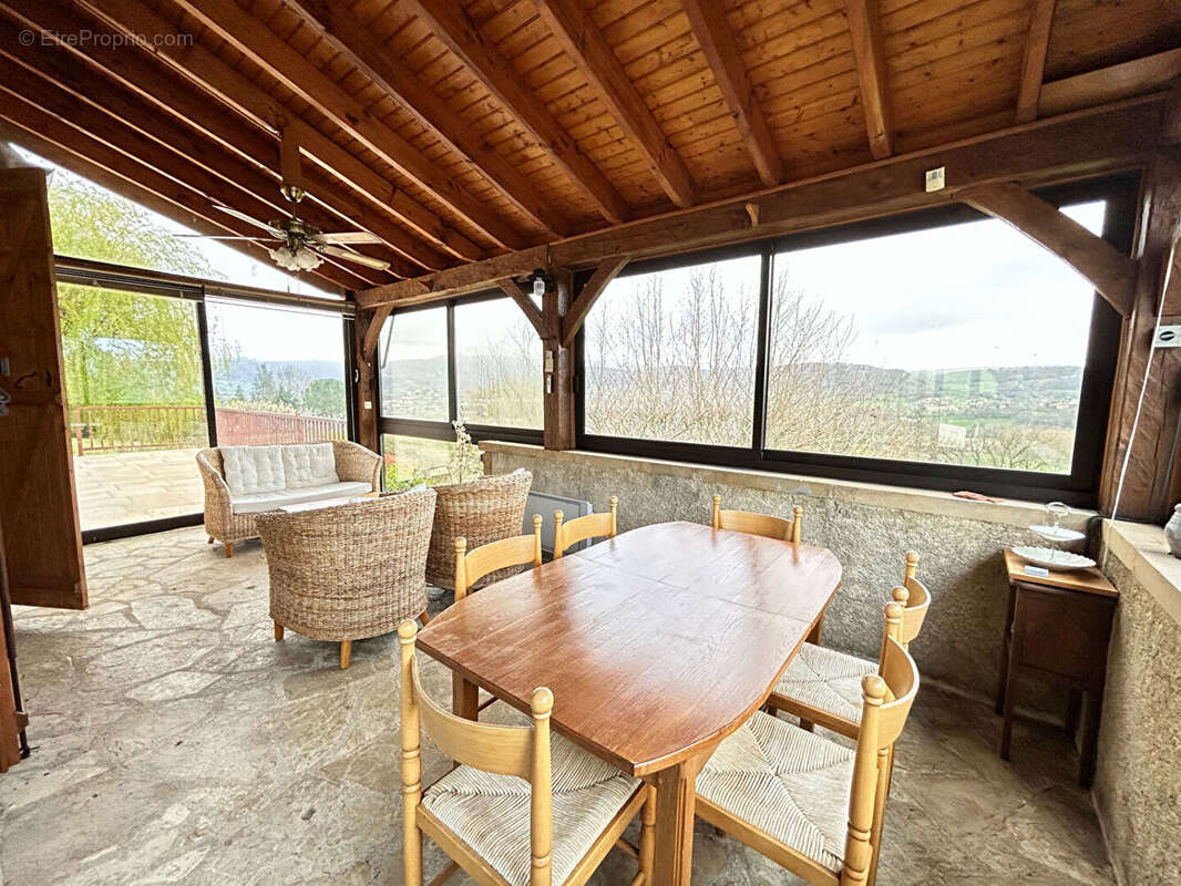 Maison de 180 m² avec vue carte postale. Nombreuses dépendances. - photo 3