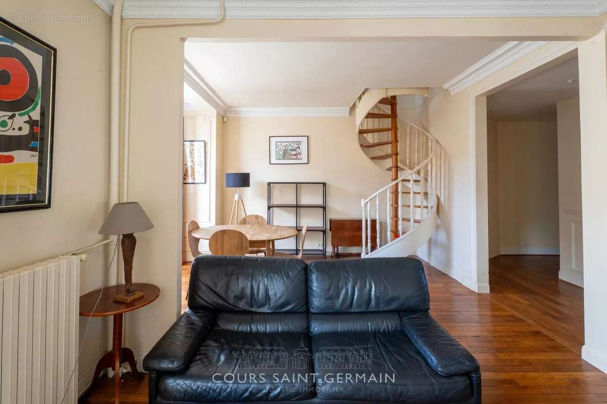 Appartement à PARIS-16E