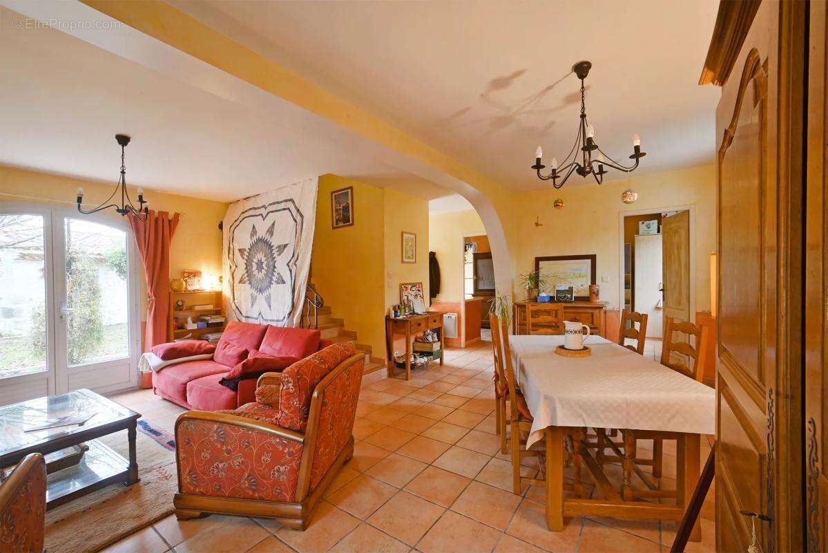 Maison à SAINT-PAUL-TROIS-CHATEAUX