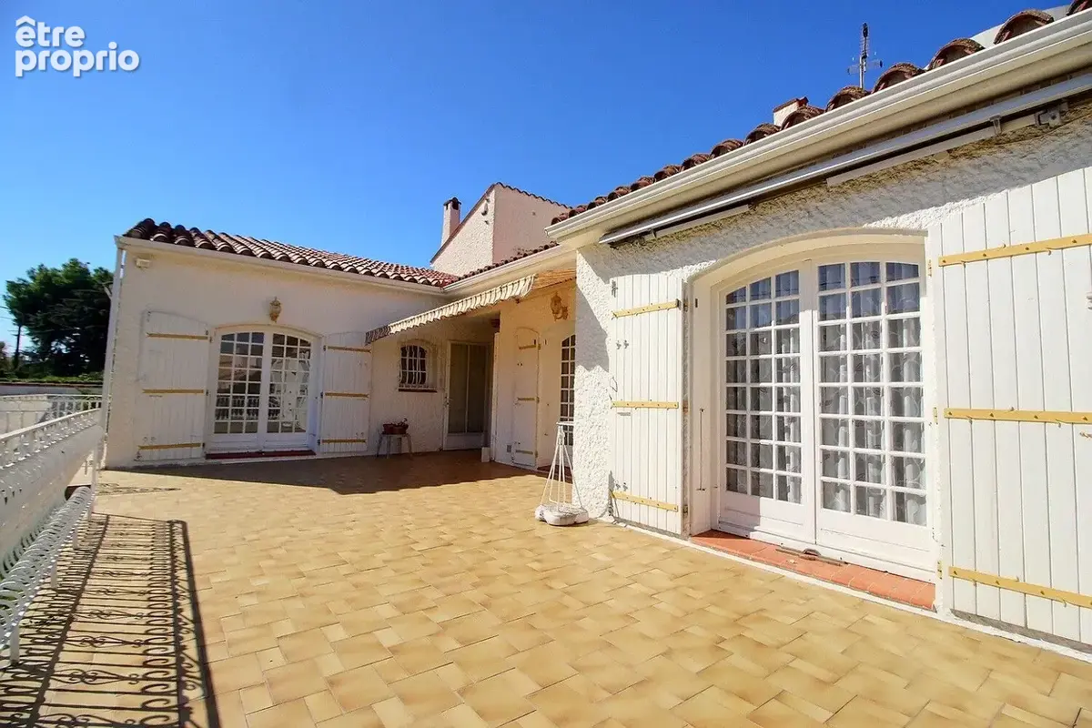 Villa d'architecte des années 75 développant 135 m² sur terrain de 1500 m² - photo 3