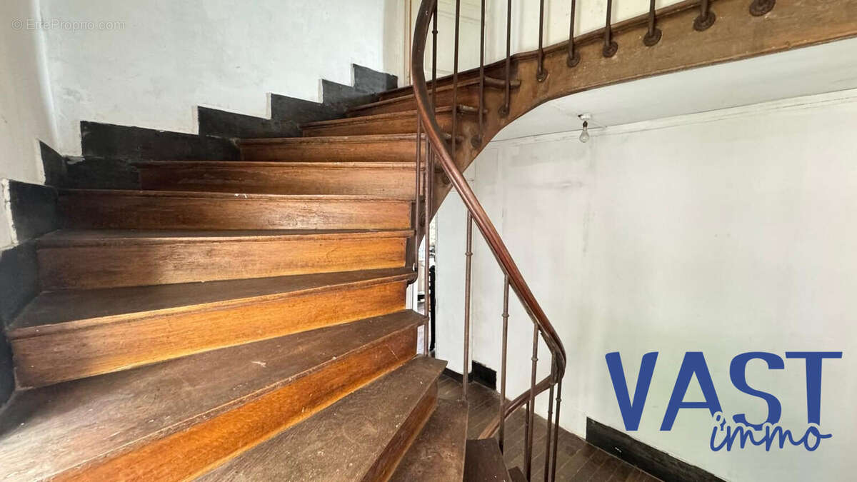 Maison à AMBRIERES-LES-VALLEES