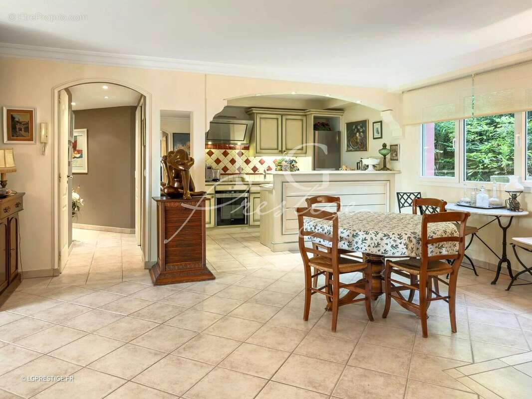 Appartement à MANDELIEU-LA-NAPOULE