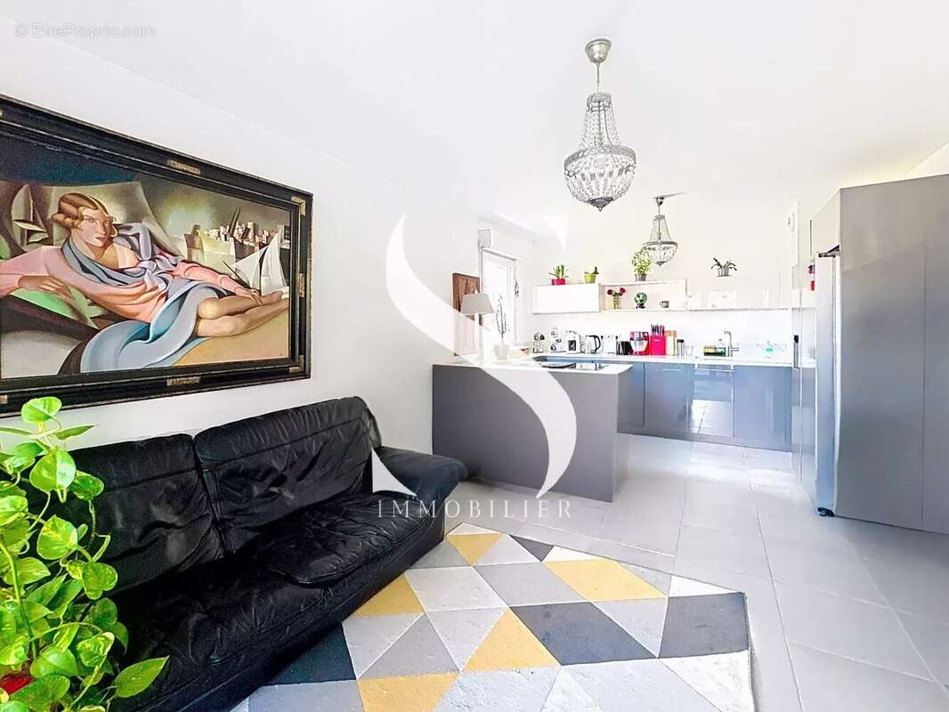 Appartement à VALLAURIS