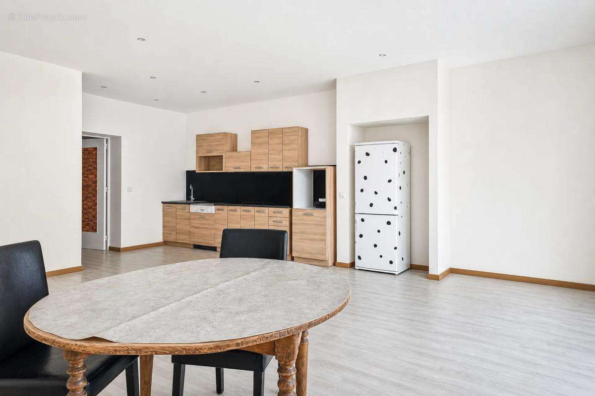 Maison spacieuse 8 pièces rénovée à Montbazens - photo 2